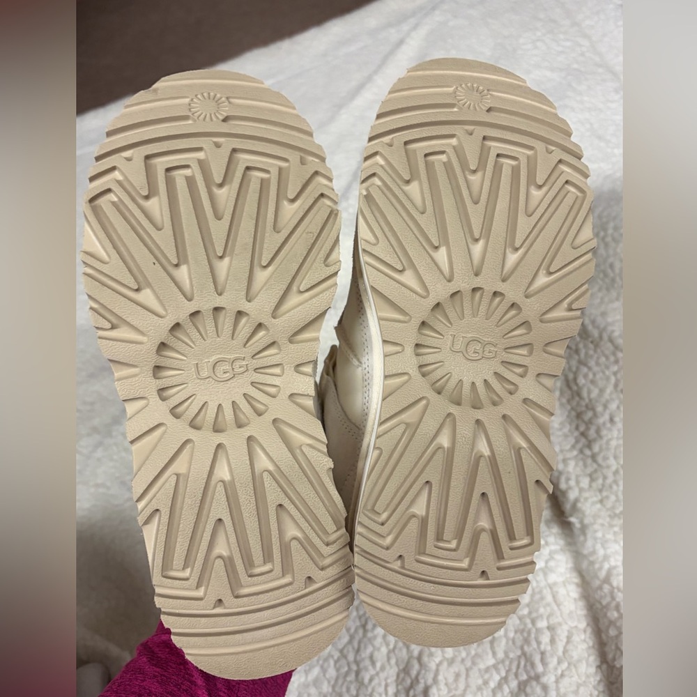 NWOT Ugg Astromel in Jasmine Size 7 - Picture 8 of 11